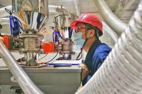 甘肅首條熔噴布生產線產品順利下線，經緯編布制造迎來新篇章